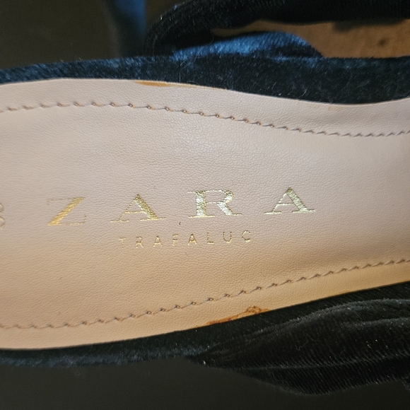 ZARA Dark emerald green velvet tie up pump heels. Size 7 - Picture 14 of 16